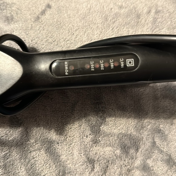 New ceramic flat iron never used - Picture 5 of 6